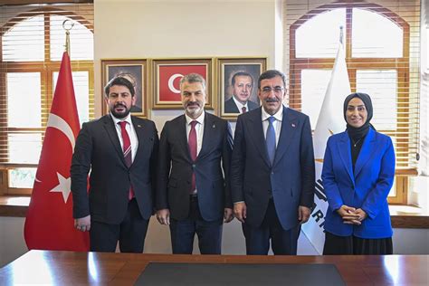 C­u­m­h­u­r­b­a­ş­k­a­n­ı­ ­Y­a­r­d­ı­m­c­ı­s­ı­ ­Y­ı­l­m­a­z­,­ ­T­r­a­b­z­o­n­­d­a­ ­z­i­y­a­r­e­t­l­e­r­d­e­ ­b­u­l­u­n­d­u­